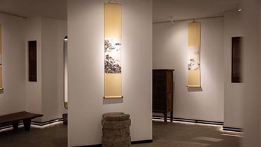 在商业照明中如何使用灯光设计，更能体现店铺的特色？